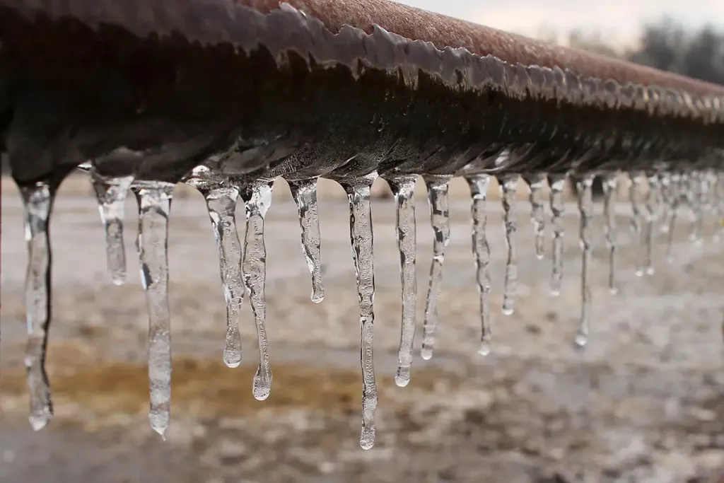 should you drip hot water to keep pipes from freezing?